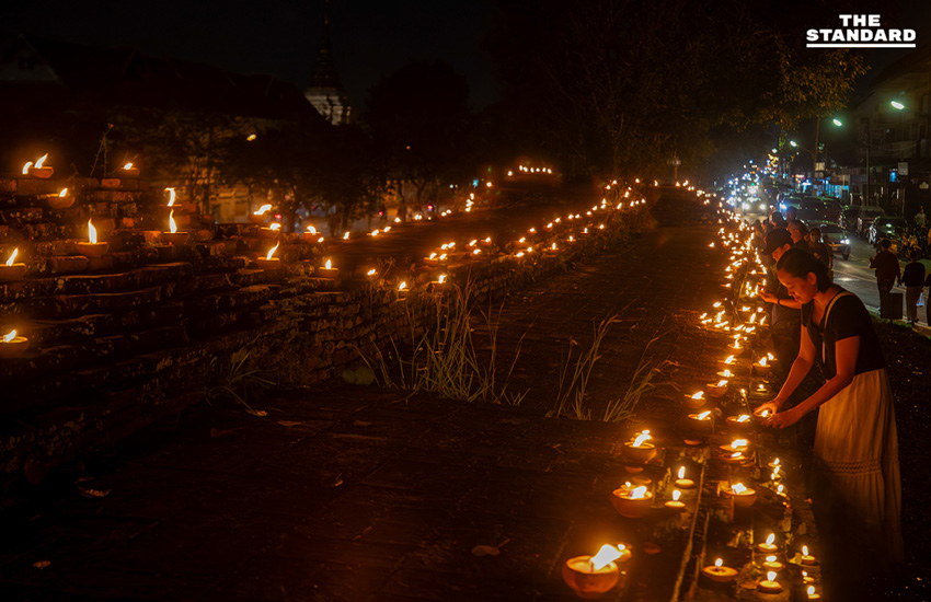‘ต๋ามผางปะตี้ด ส่องฟ้า ฮักษาเมือง’ จุดประทีปกว่าหมื่นดวงรอบคูเมืองเชียงใหม่ สืบสาน ประเพณียี่เป็งล้านนา 3