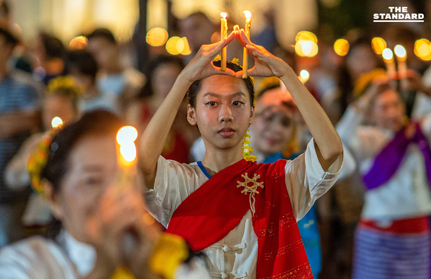 ‘ต๋ามผางปะตี้ด ส่องฟ้า ฮักษาเมือง’ จุดประทีปกว่าหมื่นดวงรอบคูเมืองเชียงใหม่ สืบสาน ประเพณียี่เป็งล้านนา 6