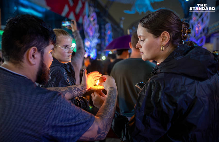 เชียงใหม่เปิดซุ้มไฟ ‘ทิพยรัศมีเวียงพิงค์’ ต้อนรับ ยี่เป็ง 68 6