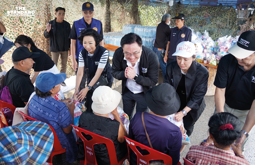 จุลพันธ์ นำ พรรคเพื่อไทย ลงพื้นที่น้ำท่วม อ่างทอง มอบถุงยังชีพให้กำลังใจชาวบ้าน แนะ อนุทินลงพื้นที่ช่วยเหลือประชาชนเร่งด่วน 3