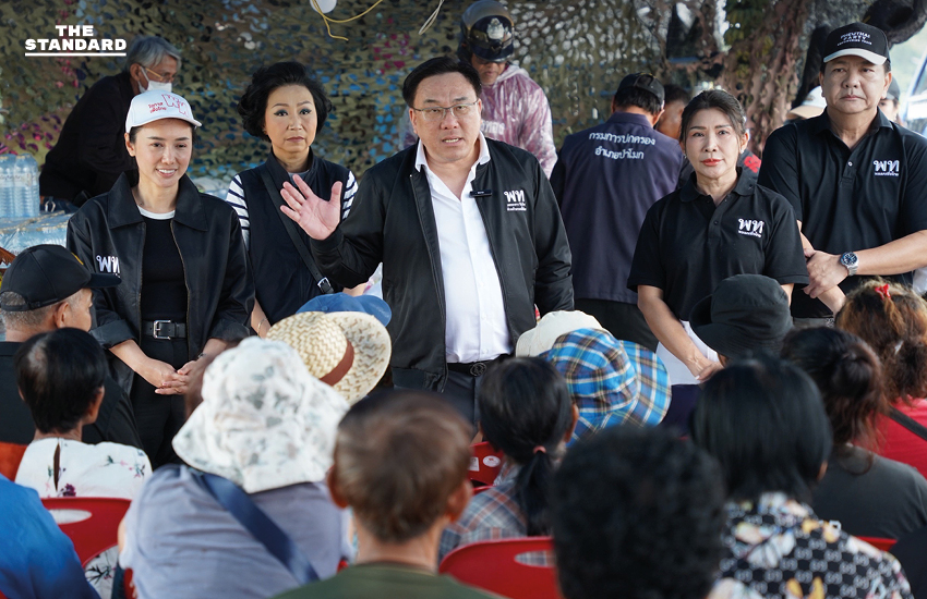 จุลพันธ์ นำ พรรคเพื่อไทย ลงพื้นที่น้ำท่วม อ่างทอง มอบถุงยังชีพให้กำลังใจชาวบ้าน แนะ อนุทินลงพื้นที่ช่วยเหลือประชาชนเร่งด่วน 5