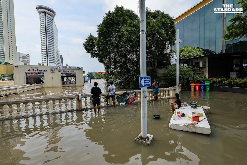 น้ำเหนือไหลสมทบจากพายุ คัลแมกี เขื่อนเจ้าพระยา เพิ่มระบาย กรุงเทพฯ ประสบน้ำทะเลหนุนสูง 4