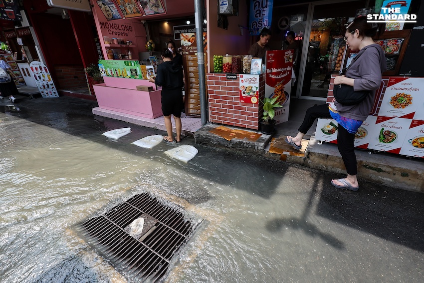 น้ำเหนือไหลสมทบจากพายุ คัลแมกี เขื่อนเจ้าพระยา เพิ่มระบาย กรุงเทพฯ ประสบน้ำทะเลหนุนสูง 8