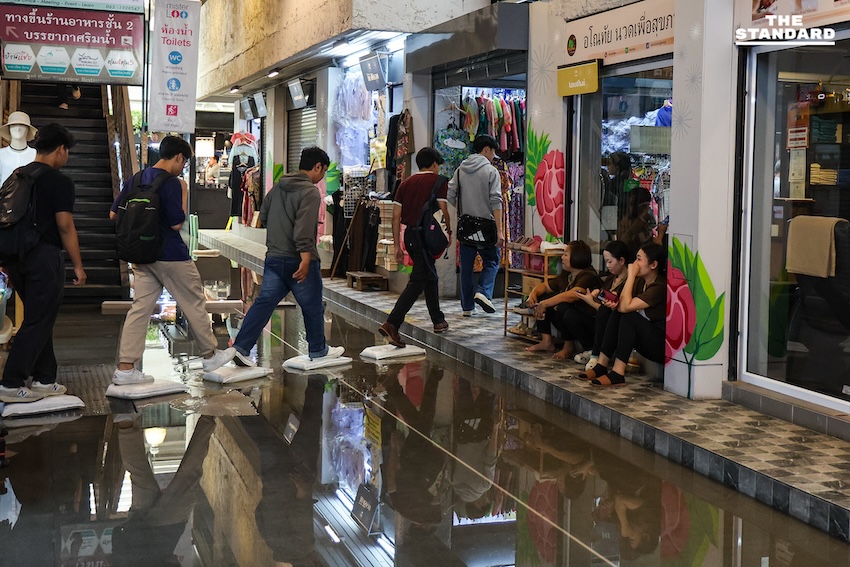 น้ำเหนือไหลสมทบจากพายุ คัลแมกี เขื่อนเจ้าพระยา เพิ่มระบาย กรุงเทพฯ ประสบน้ำทะเลหนุนสูง 9