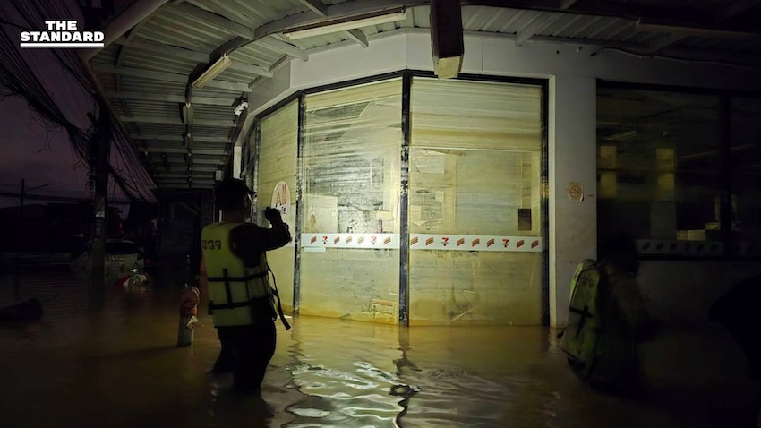 แดนไทย 54 ลุยน้ำท่วม หาดใหญ่ ระงับเหตุปล้นทรัพย์ร้านสะดวกซื้อ เขต 8 1