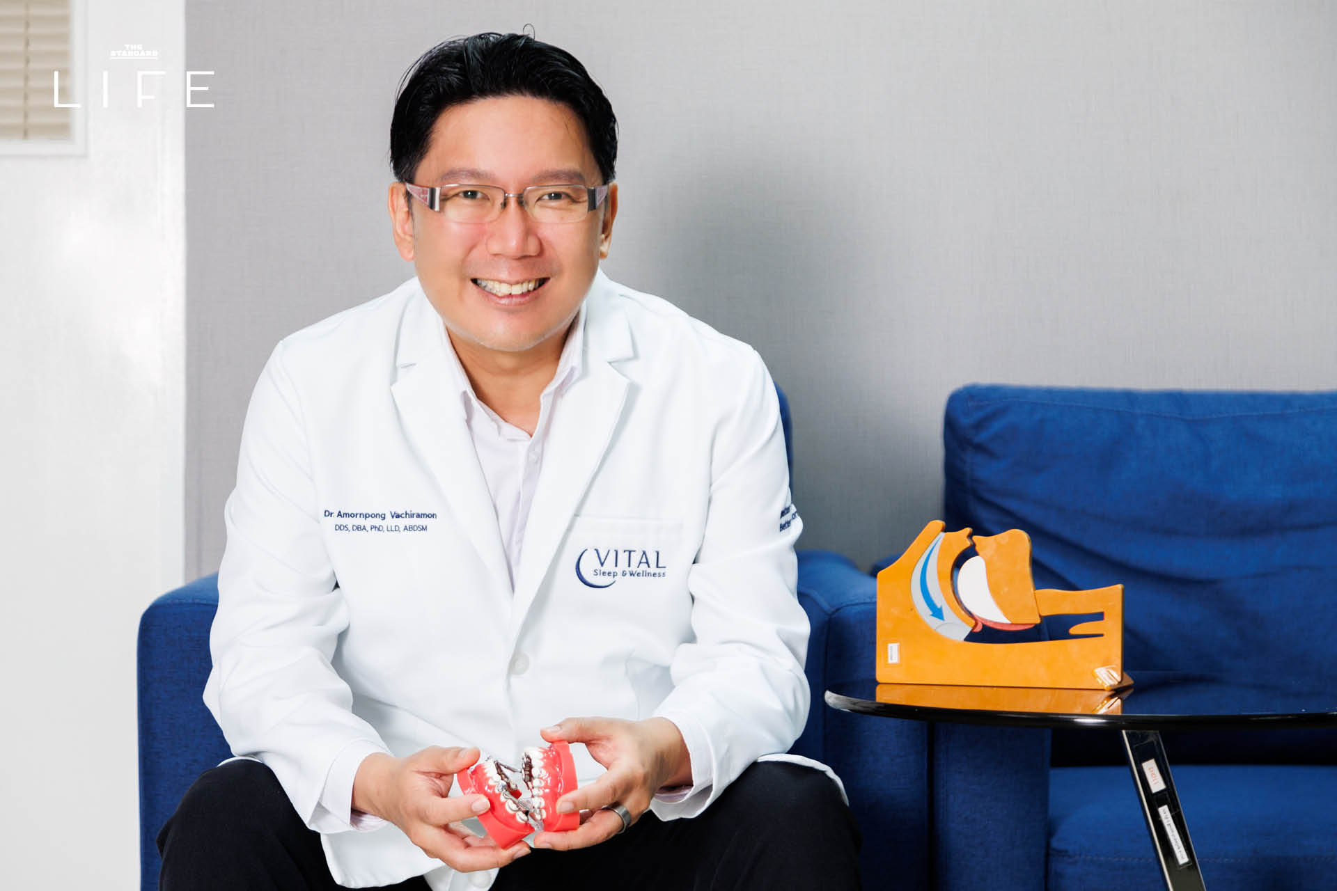 Decoding Your Sleep DNA: วิธีนอนหลับเพื่อปลดล็อกพลังแห่งการพักผ่อน โดย นพ.อมรพงษ์ วชิรมน 1