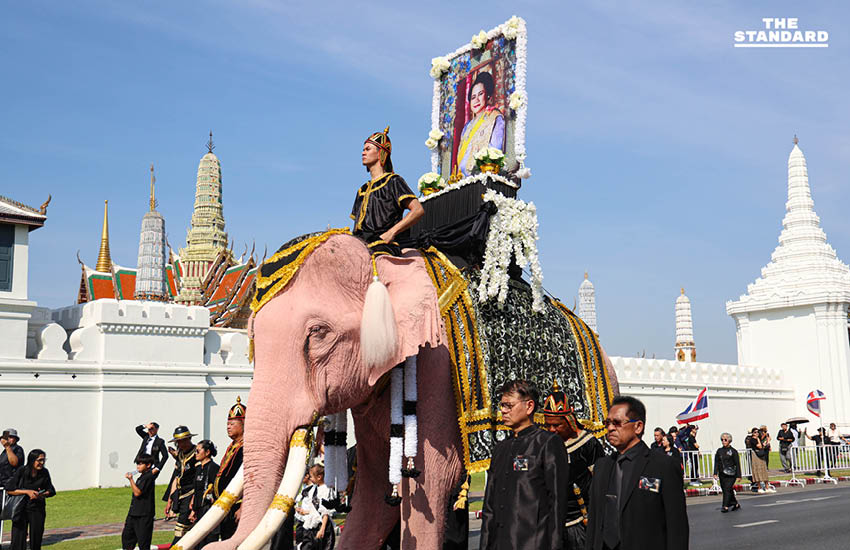 ริ้วขบวนคชสารคู่แผ่นดิน เข้าถวายสักการะพระบรมศพ สมเด็จพระพันปีหลวง 17