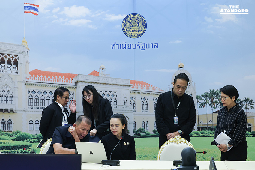 รัฐบาลเปิดศูนย์ ศปกฉ. รับเรื่องร้องทุกข์ บูรณาการช่วยเหลือน้ำท่วมใต้ ‘ภราดร’ นั่ง ผอ. ‘สิริพงศ์-พล.ท.วันชนะ’ นั่ง โฆษกฯ คู่ 3