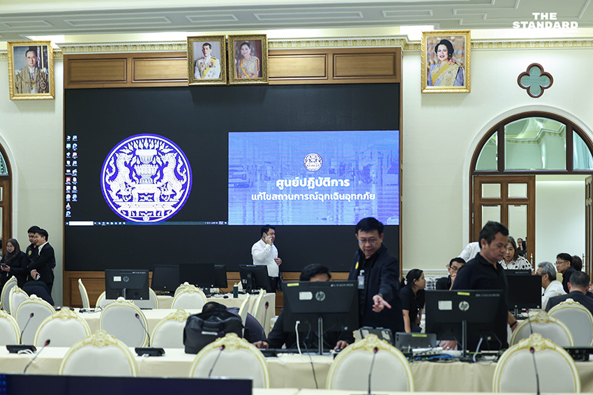 รัฐบาลเปิดศูนย์ ศปกฉ. รับเรื่องร้องทุกข์ บูรณาการช่วยเหลือน้ำท่วมใต้ ‘ภราดร’ นั่ง ผอ. ‘สิริพงศ์-พล.ท.วันชนะ’ นั่ง โฆษกฯ คู่ 6