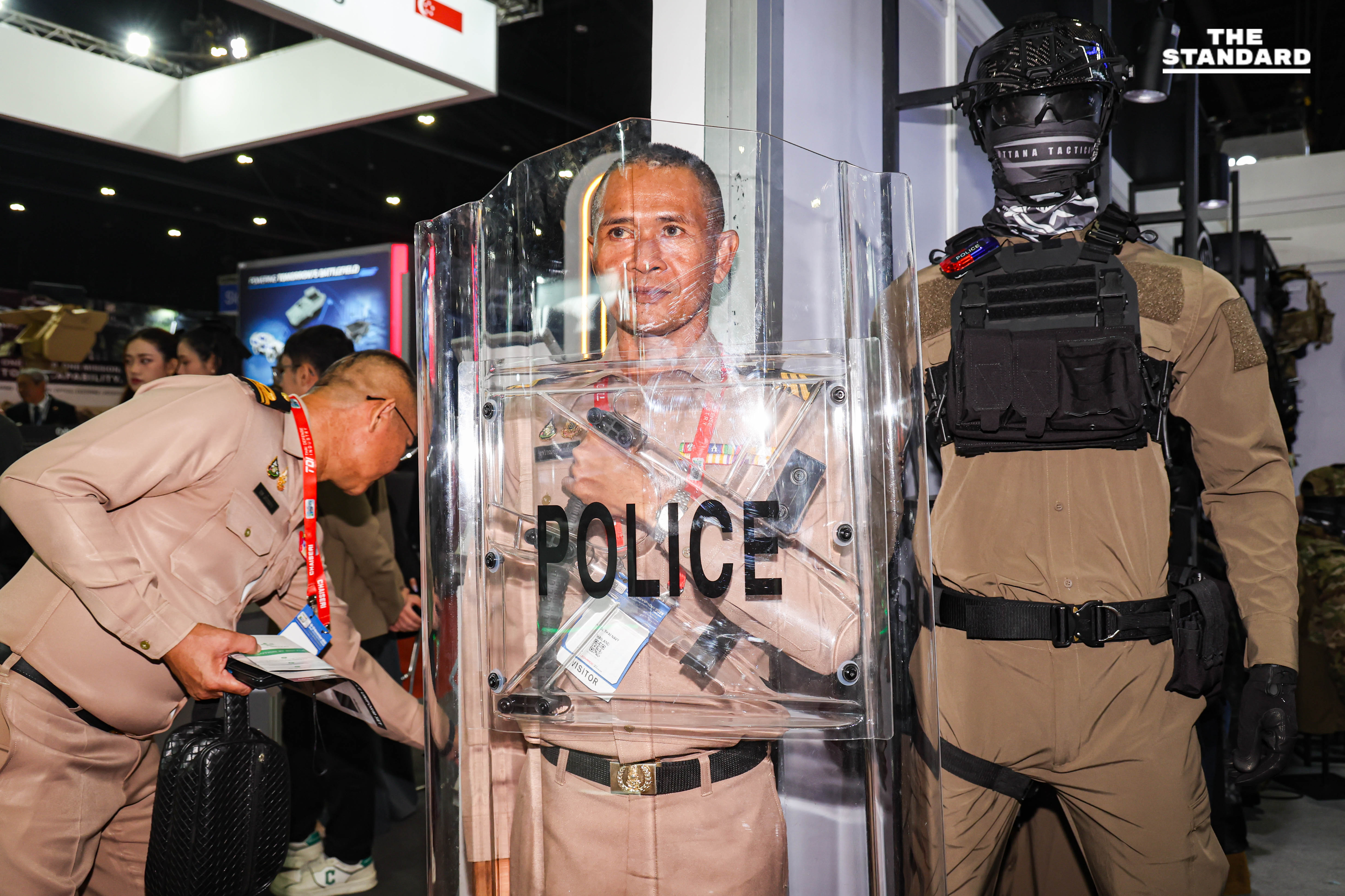 งานแสดงยุทโธปกรณ์คึกคัก คนต่อคิวยาวขึ้น Gripen 11