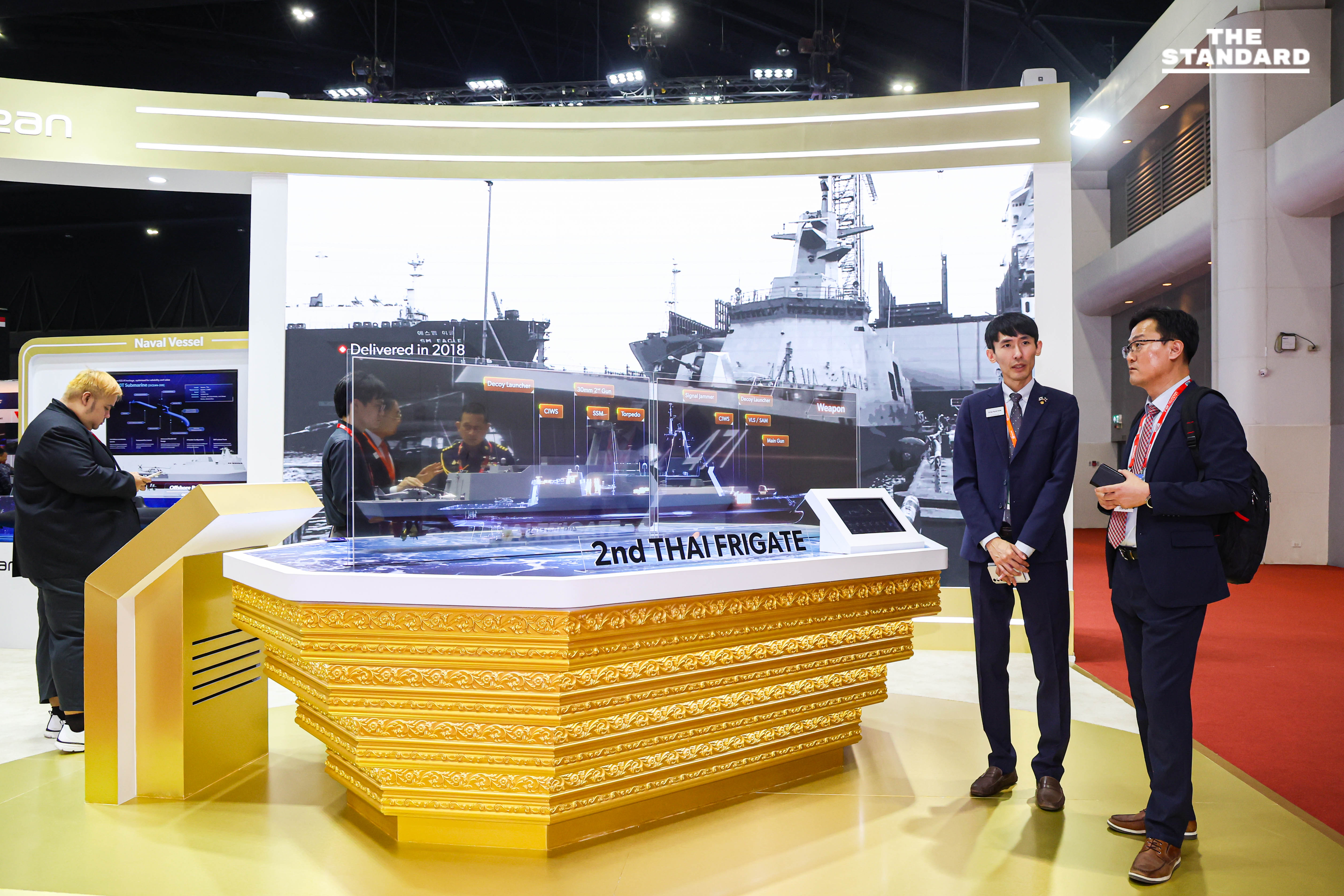 งานแสดงยุทโธปกรณ์คึกคัก คนต่อคิวยาวขึ้น Gripen 14