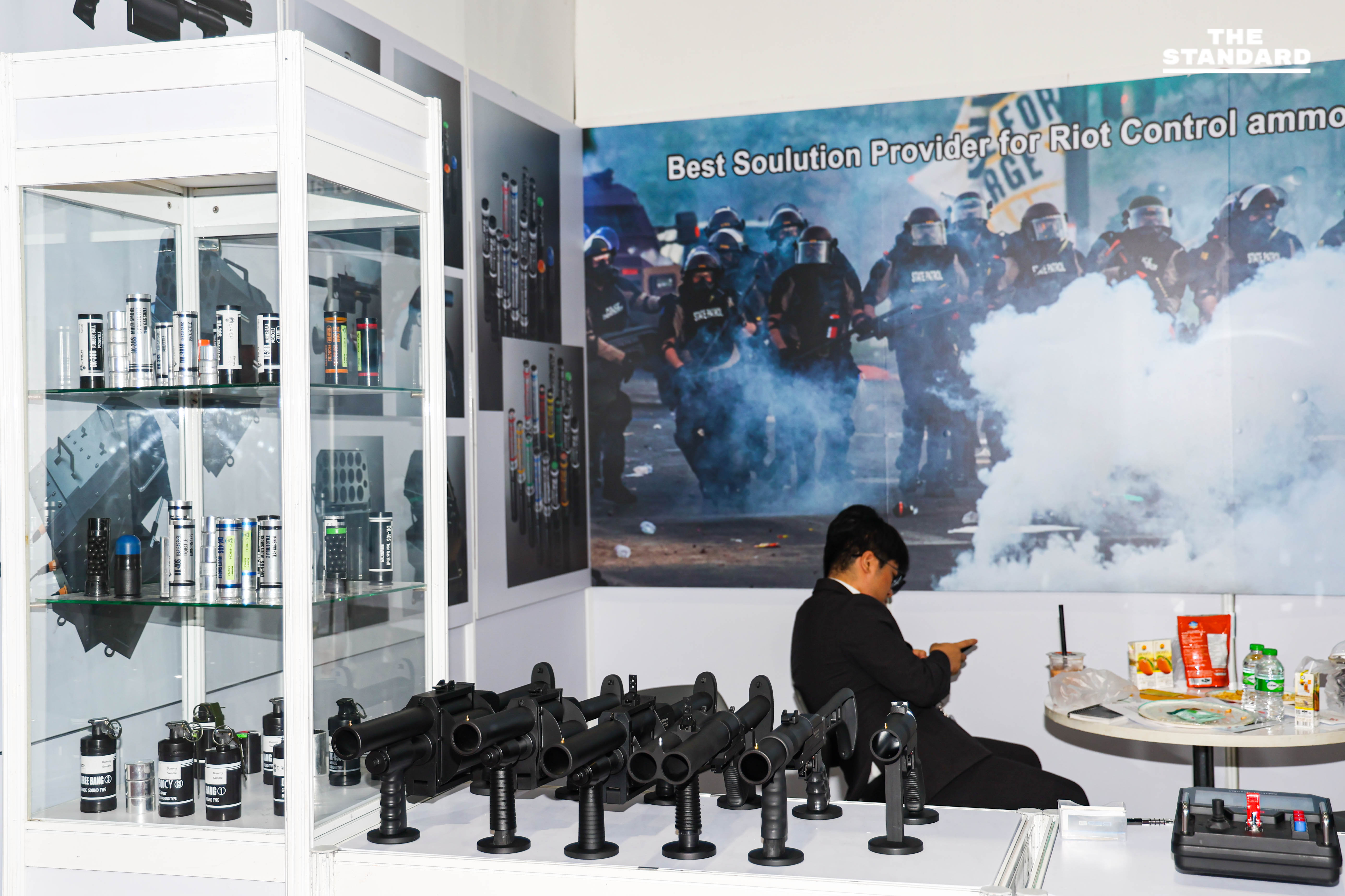 งานแสดงยุทโธปกรณ์คึกคัก คนต่อคิวยาวขึ้น Gripen 19