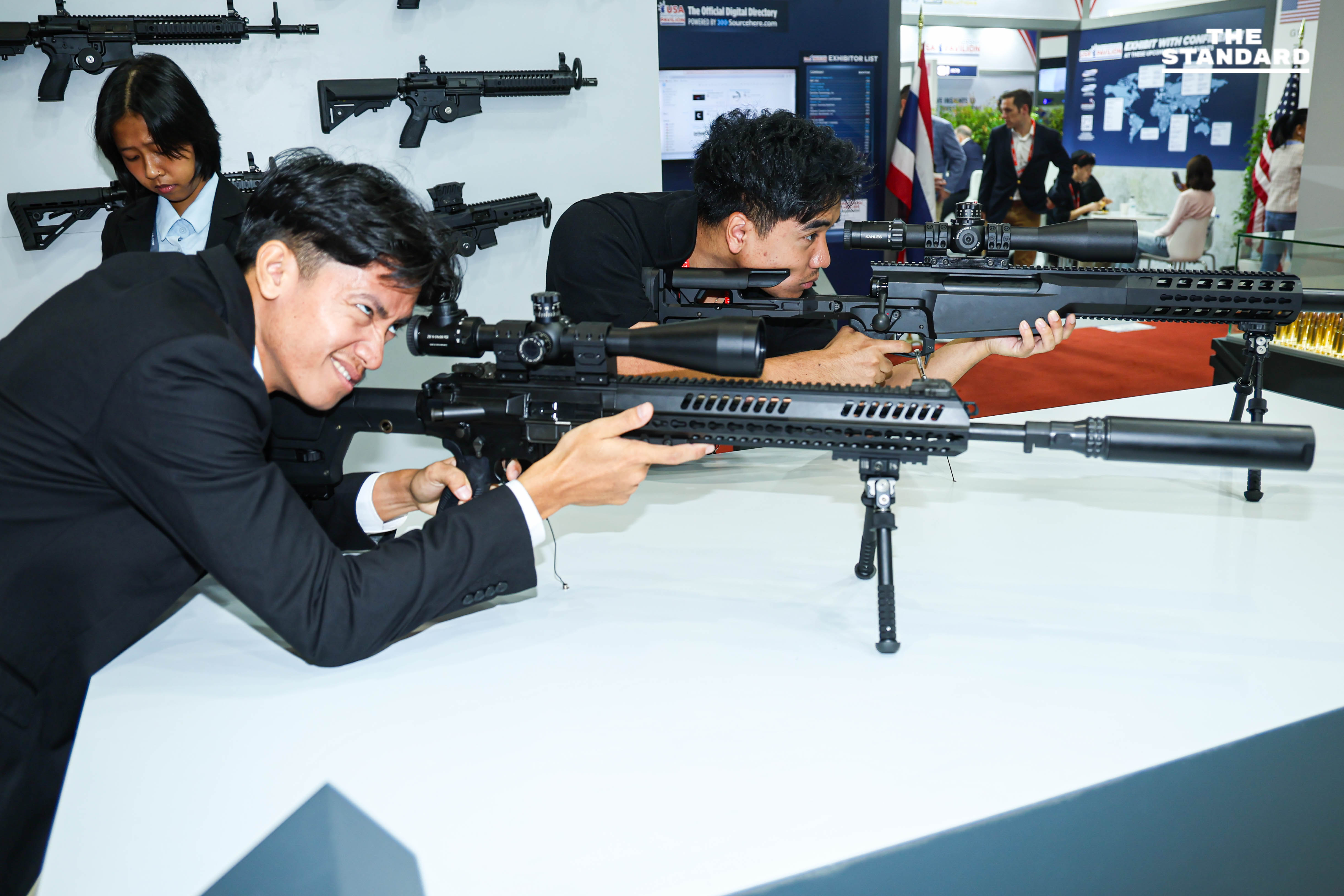 งานแสดงยุทโธปกรณ์คึกคัก คนต่อคิวยาวขึ้น Gripen 21