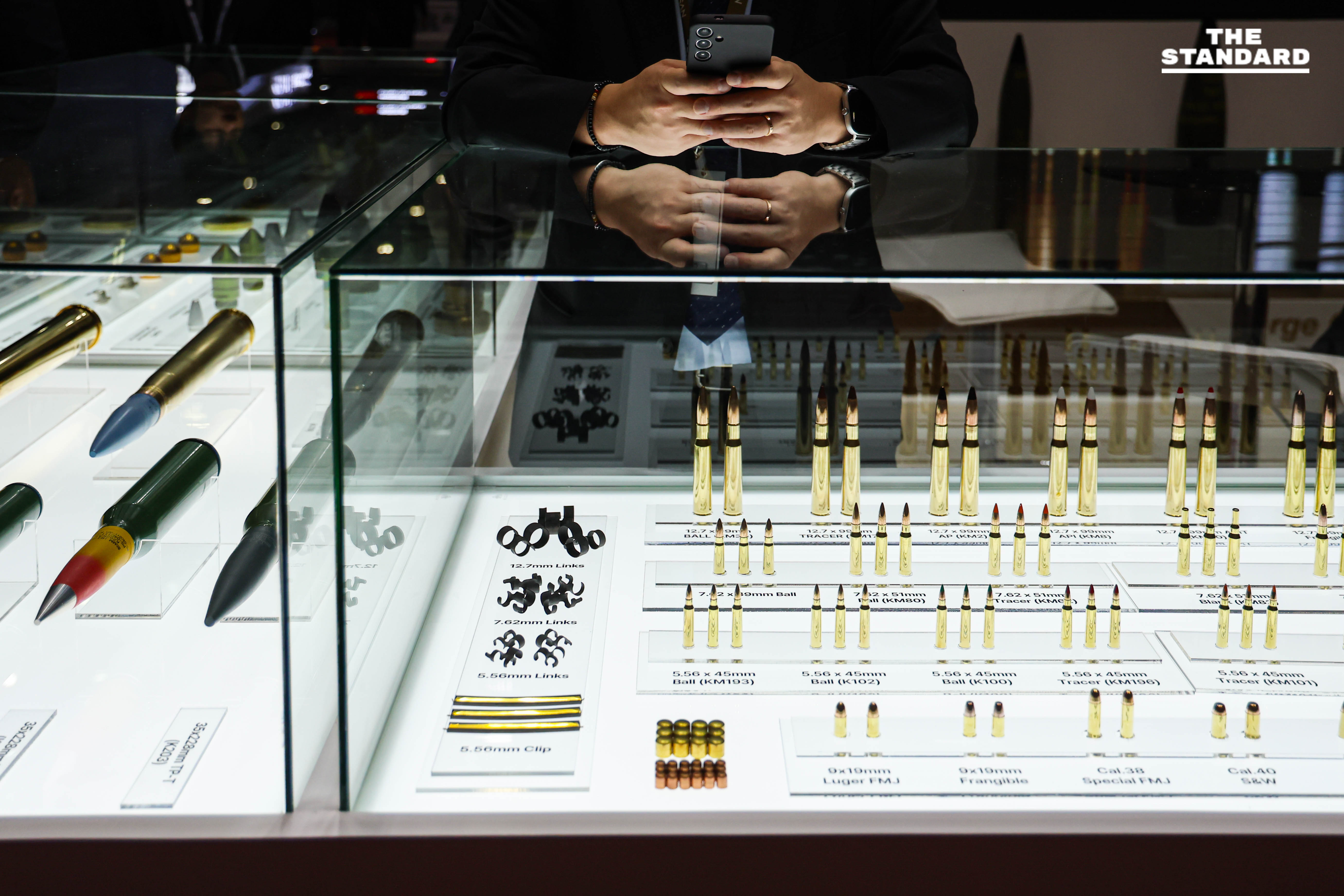 งานแสดงยุทโธปกรณ์คึกคัก คนต่อคิวยาวขึ้น Gripen 22