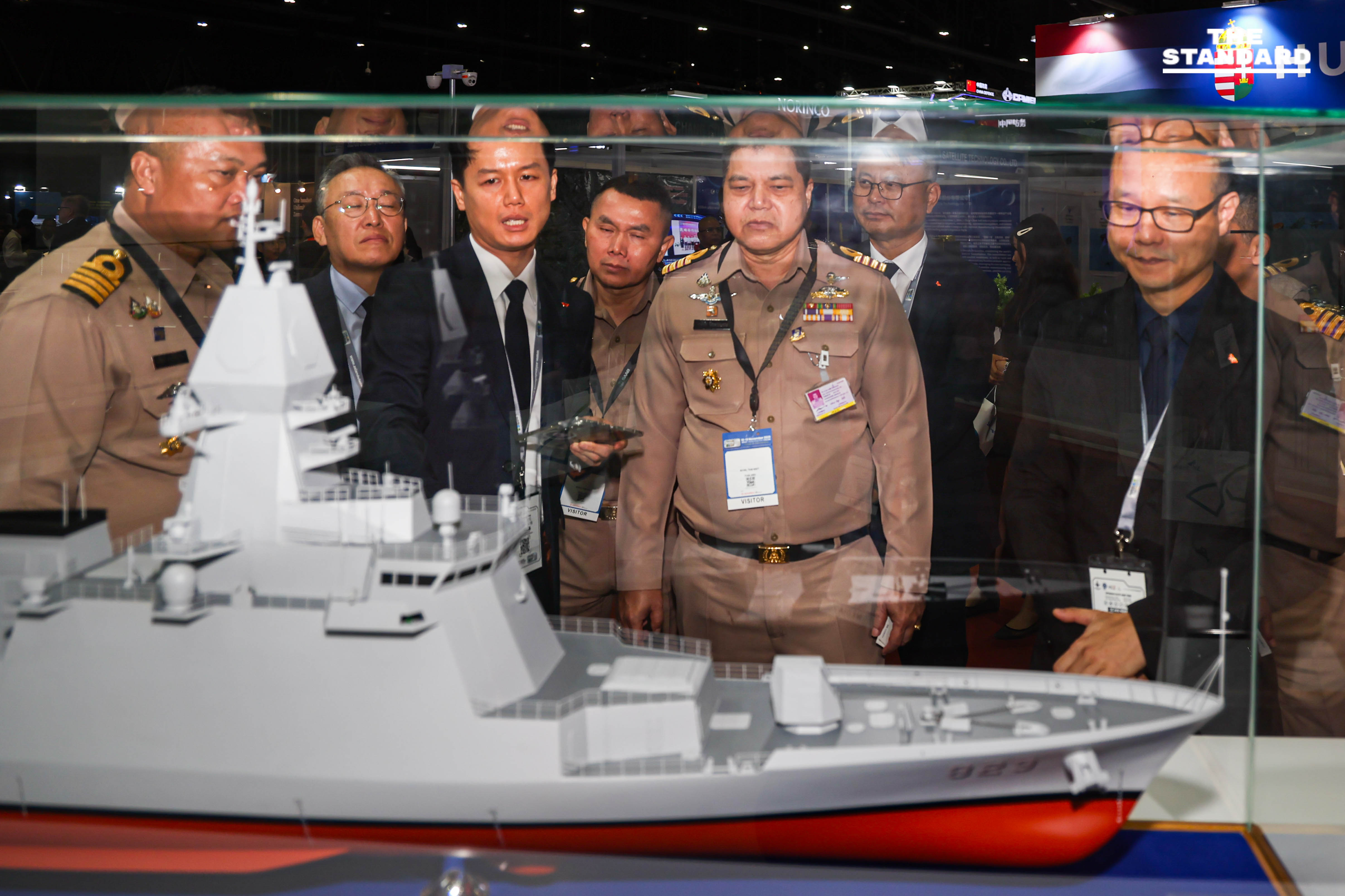 งานแสดงยุทโธปกรณ์คึกคัก คนต่อคิวยาวขึ้น Gripen 7