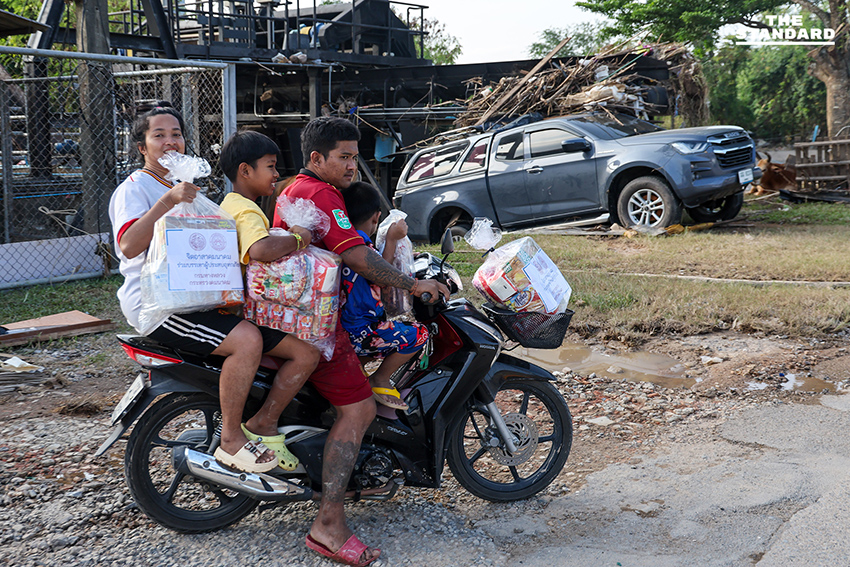 วิกฤตหลังน้ำลดเมืองหาดใหญ่ ชาวบ้านวอน เจ้าหน้าที่กระจายความช่วยเหลือสู่ชุมชนย่อย เลิกเน้นแค่เส้นทางรับแขกบ้านเมือง 10