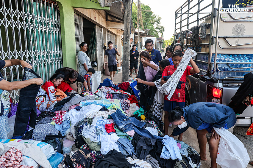 วิกฤตหลังน้ำลดเมืองหาดใหญ่ ชาวบ้านวอน เจ้าหน้าที่กระจายความช่วยเหลือสู่ชุมชนย่อย เลิกเน้นแค่เส้นทางรับแขกบ้านเมือง 12