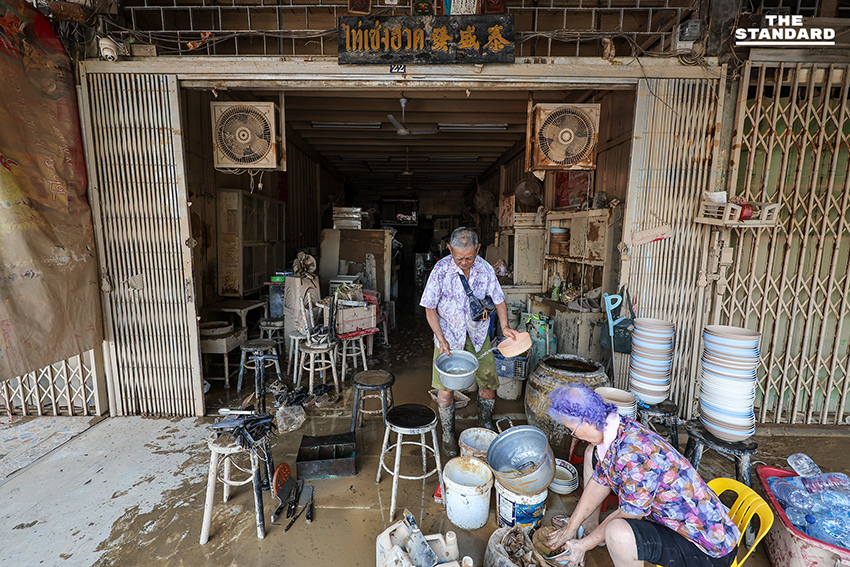 วิกฤตหลังน้ำลดเมืองหาดใหญ่ ชาวบ้านวอน เจ้าหน้าที่กระจายความช่วยเหลือสู่ชุมชนย่อย เลิกเน้นแค่เส้นทางรับแขกบ้านเมือง 13