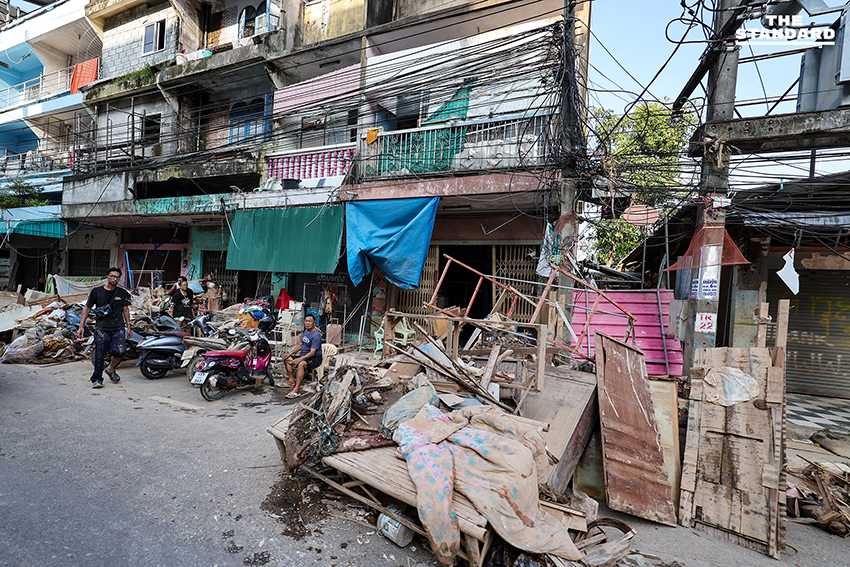 วิกฤตหลังน้ำลดเมืองหาดใหญ่ ชาวบ้านวอน เจ้าหน้าที่กระจายความช่วยเหลือสู่ชุมชนย่อย เลิกเน้นแค่เส้นทางรับแขกบ้านเมือง 3