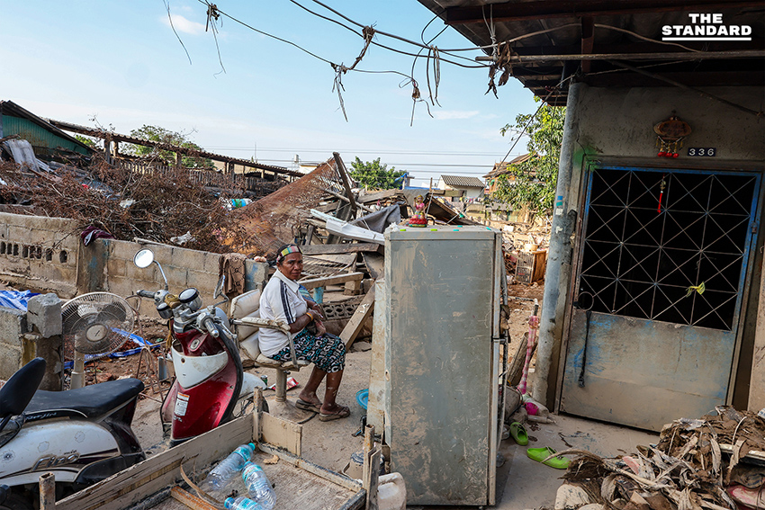 วิกฤตหลังน้ำลดเมืองหาดใหญ่ ชาวบ้านวอน เจ้าหน้าที่กระจายความช่วยเหลือสู่ชุมชนย่อย เลิกเน้นแค่เส้นทางรับแขกบ้านเมือง 7