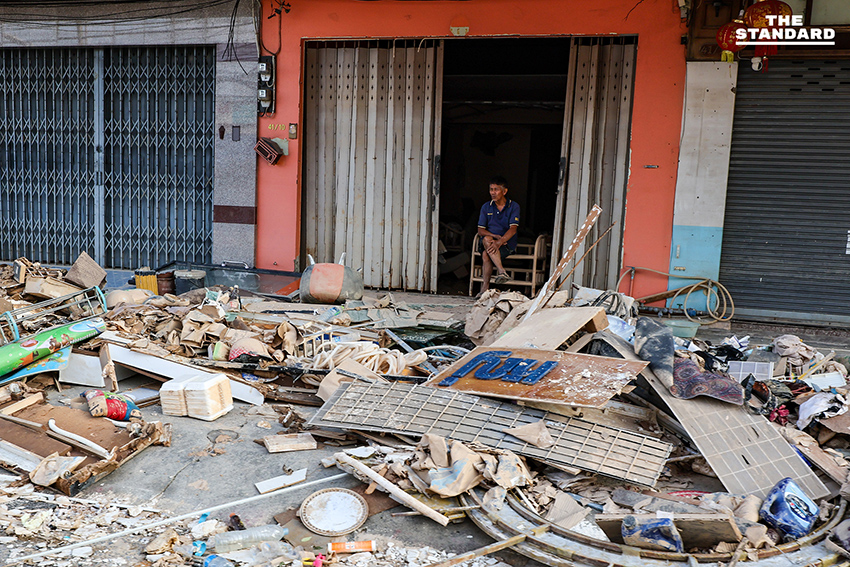 วิกฤตหลังน้ำลดเมืองหาดใหญ่ ชาวบ้านวอน เจ้าหน้าที่กระจายความช่วยเหลือสู่ชุมชนย่อย เลิกเน้นแค่เส้นทางรับแขกบ้านเมือง 9