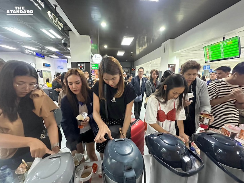 ท่าอากาศยาน หาดใหญ่ช่วยเหลือผู้โดยสารตกค้างจากเหตุน้ำท่วม จัดรถรับ-ส่งฟรีเข้าเมือง ด้าน 3 สายการบินให้เปลี่ยนเที่ยวบินได้ 2