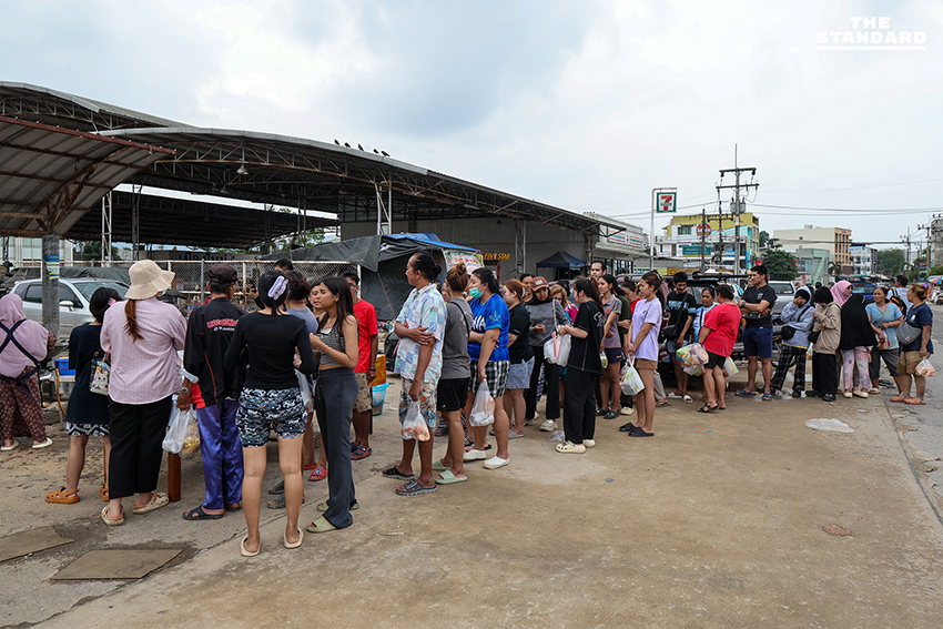 หาดใหญ่ เริ่มฟื้นฟู ต่อคิวซื้อเหนียวไก่ - ชาไทย หลังน้ำลด ภารกิจหลักก่อนล้างบ้าน 3