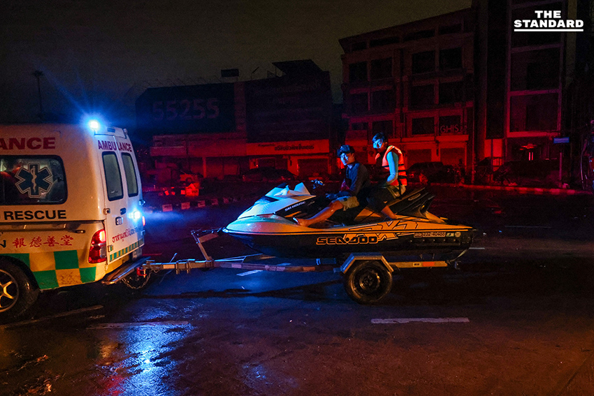 ประมวลภาพคืนแรกน้ำท่วม หาดใหญ่ลดระดับ เผยความเสียหาย ขณะที่บางจุดยังวิกฤตท่วมสูง 2 เมตร 10