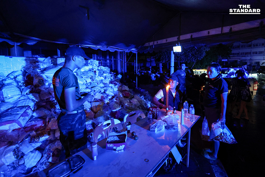 ประมวลภาพคืนแรกน้ำท่วม หาดใหญ่ลดระดับ เผยความเสียหาย ขณะที่บางจุดยังวิกฤตท่วมสูง 2 เมตร 15