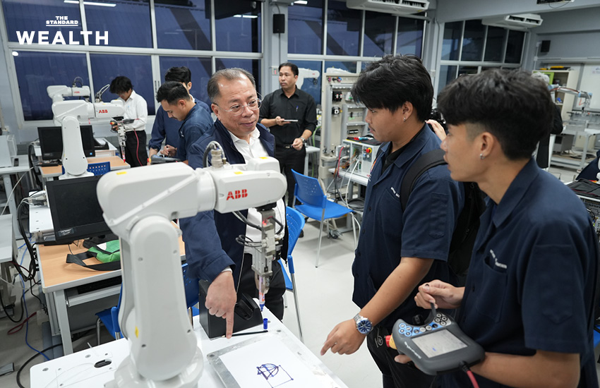 ไฮสปีดเชื่อม 3 สนามบิน 5 รัฐบาล ติดหล่มนาน 6 ปี เปิดปมทำไมล่าช้า? และ ความเสี่ยง ‘สร้างไป จ่ายไป’ 3