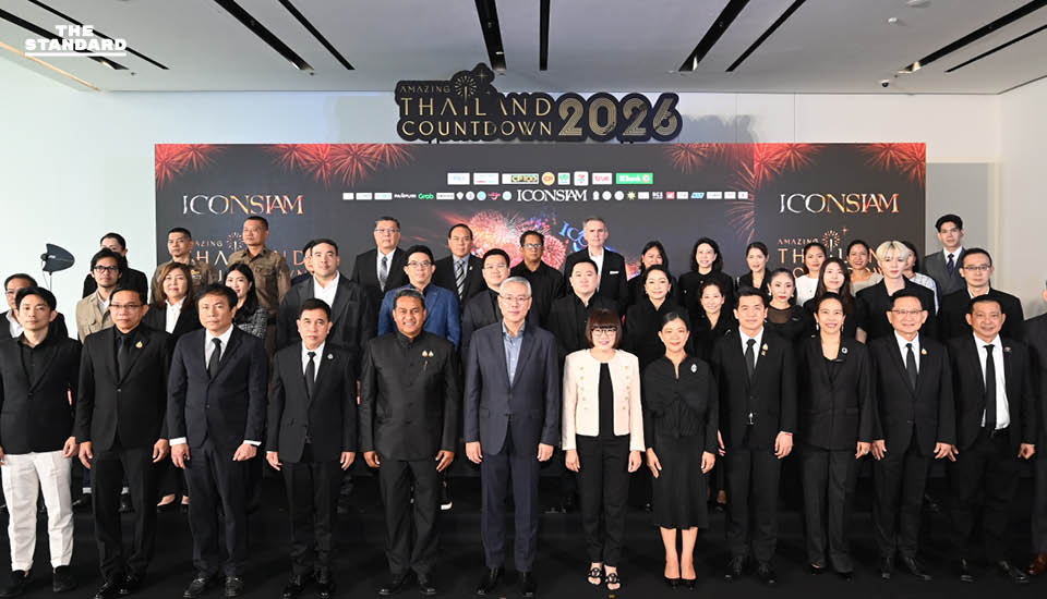 Applying the specified rule add a space before proper nouns that follow a verb strictly: 1. **ไอคอนสยาม** is a proper noun, but it is the subject of the sentence, not following a verb. 2. **ผนึกกำลัง** is a verb phrase. It is followed by **ภาครัฐ-เอกชน**, which is a general noun phrase (government-private sector), not a specific proper noun. So, no space is added here. 3. **จัด** is a verb. It is followed by **เซอร์ไพรส์ใหญ่**, which is a common noun phrase (big surprise), not a specific proper noun. So, no space is added here. 4. **Amazing Thailand Countdown 2026** is a proper noun (the name of an event). However, it is preceded by **ใน**, which is a preposition (in), not a verb. Therefore, according to the specific rule provided, no space is added before it. Based on the strict application of the rule add a space before proper nouns that follow a verb, there are no instances in this headline where a proper noun immediately follows a verb. Therefore, the reformatting results in no changes to the original text. Headline: ไอคอนสยาม ผนึกกำลังภาครัฐ-เอกชน จัดเซอร์ไพรส์ใหญ่ ใน Amazing Thailand Countdown 2026 [ADVERTORIAL] 1