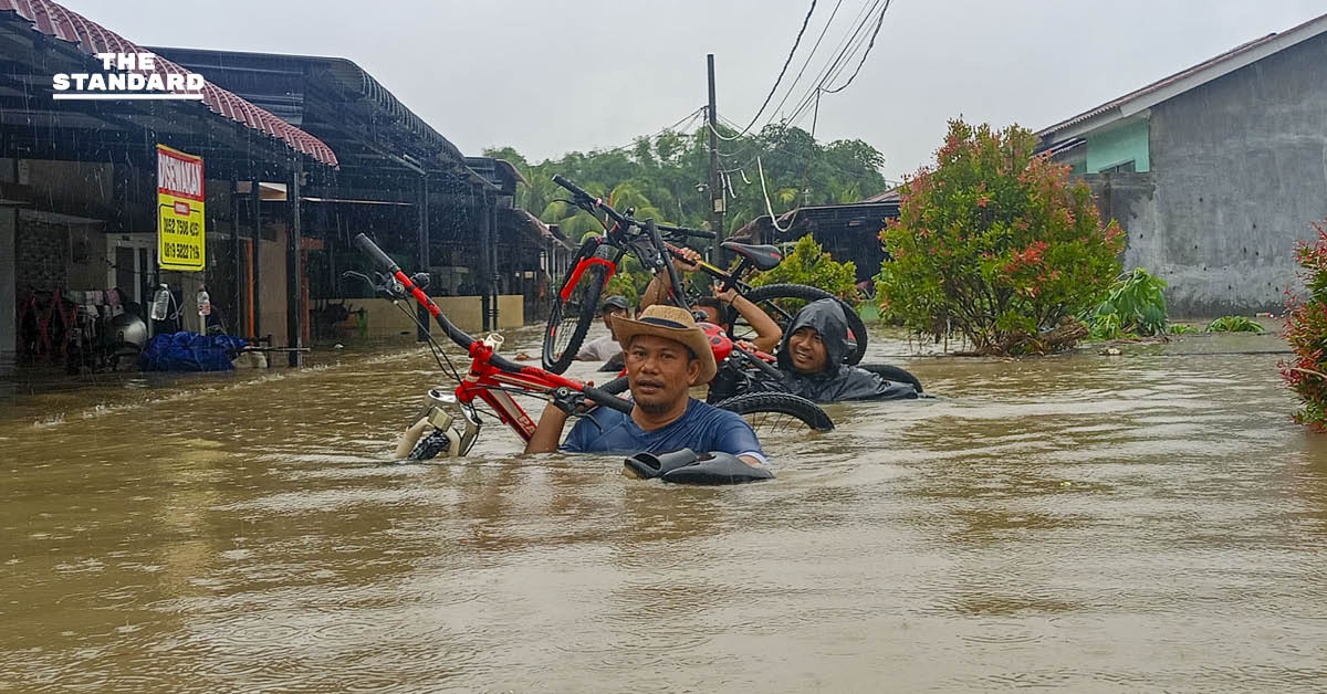 อินโดนีเซียน้ำท่วมฉับพลัน หลังฝนตกต่อเนื่อง หลายพื้นที่ถูกตัดขาด เสียชีวิตแล้วอย่างน้อย 69 คน