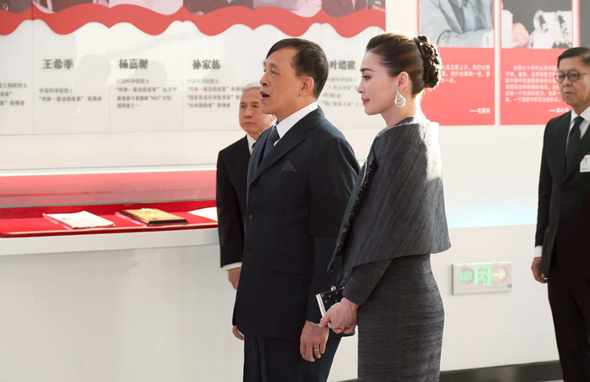 ในหลวง-พระราชินี ทอดพระเนตรสถาบันด้านเทคโนโลยีอวกาศของ จีน 2