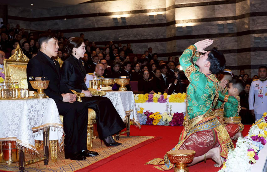 ในหลวง-พระราชินี ทอดพระเนตร การแสดงโขน มูลนิธิส่งเสริมศิลปาชีพฯ รอบปฐมทัศน์ ตอน สัตยาพาลี สืบสาน พระราชปณิธาน พระพันปีหลวง 4