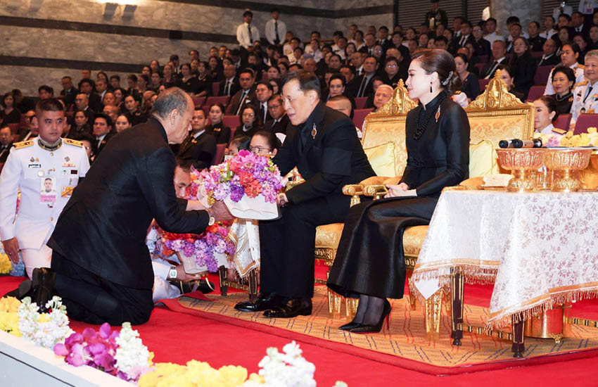 ในหลวง-พระราชินี ทอดพระเนตร การแสดงโขน มูลนิธิส่งเสริมศิลปาชีพฯ รอบปฐมทัศน์ ตอน สัตยาพาลี สืบสาน พระราชปณิธาน พระพันปีหลวง 5
