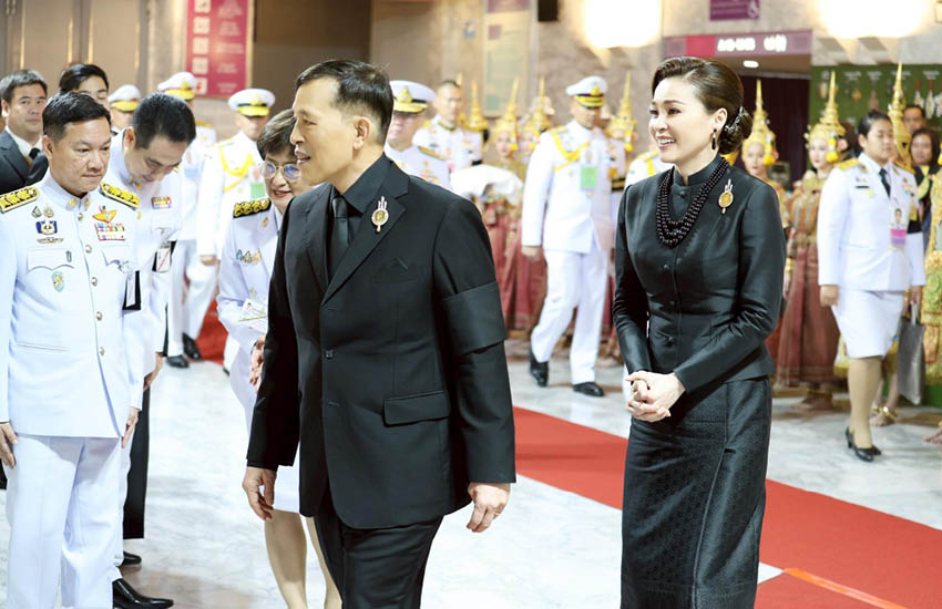 ในหลวง-พระราชินี ทอดพระเนตร การแสดงโขน มูลนิธิส่งเสริมศิลปาชีพฯ รอบปฐมทัศน์ ตอน สัตยาพาลี สืบสาน พระราชปณิธาน พระพันปีหลวง 6
