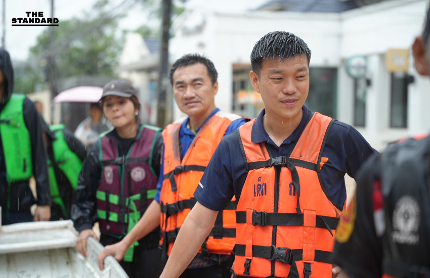 ณัฐพงษ์ลุยช่วยน้ำท่วม หาดใหญ่ เสนอ รัฐบาลเร่งประสานศูนย์พักพิงอิสระ-หน่วยงานในพื้นที่ หนุนทรัพยากรจำเป็น 1