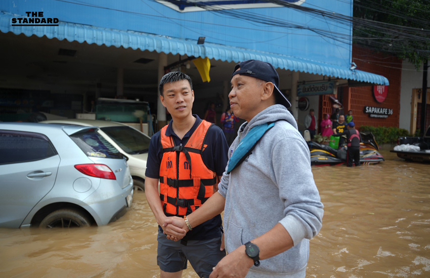 ณัฐพงษ์ลุยช่วยน้ำท่วม หาดใหญ่ เสนอ รัฐบาลเร่งประสานศูนย์พักพิงอิสระ-หน่วยงานในพื้นที่ หนุนทรัพยากรจำเป็น 9