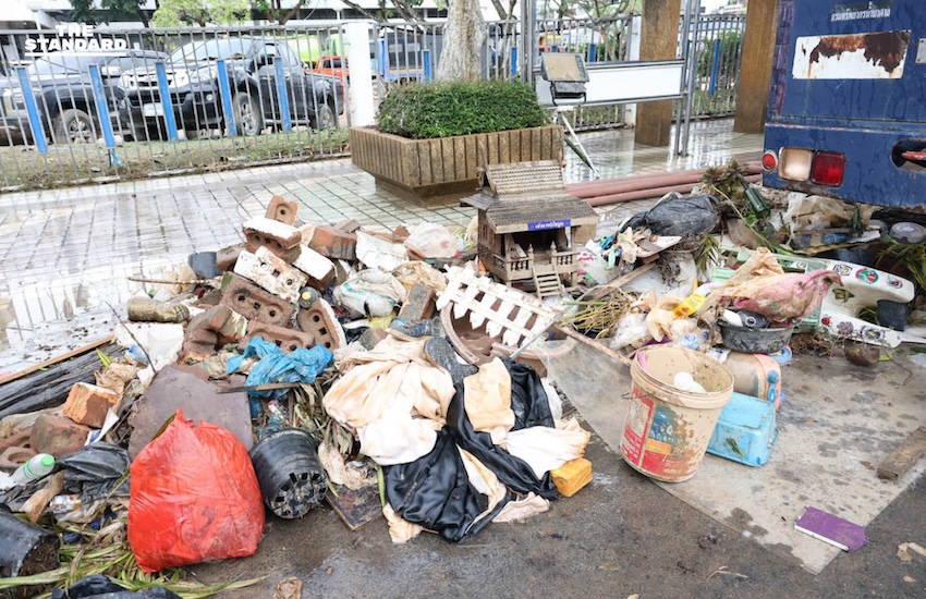 รมช.มท. พร้อมผู้ว่าฯสงขลา นำทีมลงพื้นที่ Big Cleaning Day เมืองหาดใหญ่ เก็บขยะสิ่งปฏิกูล 7