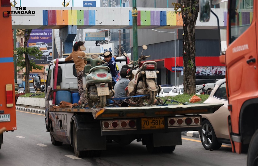 รมช.มท. พร้อมผู้ว่าฯสงขลา นำทีมลงพื้นที่ Big Cleaning Day เมืองหาดใหญ่ เก็บขยะสิ่งปฏิกูล 9