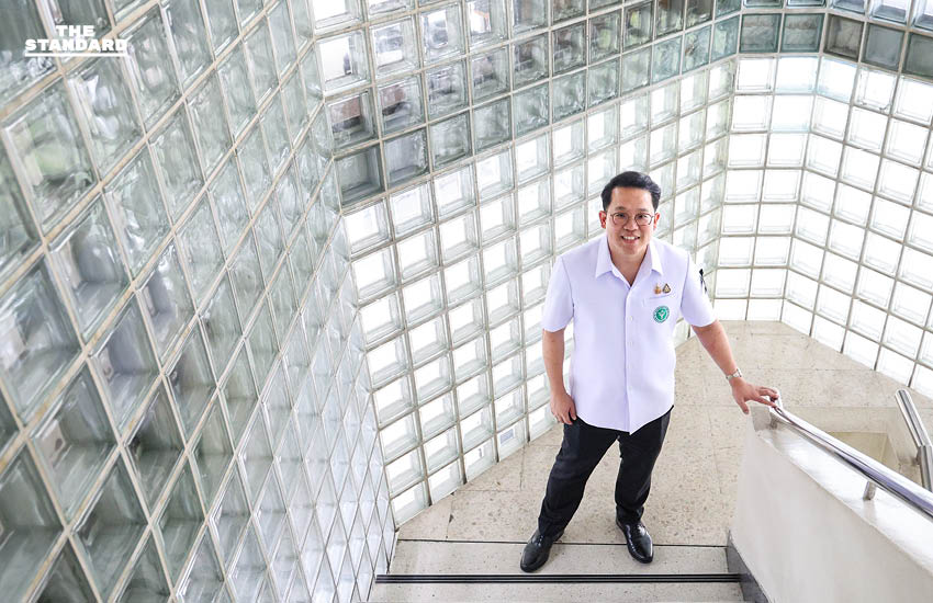 เปิดมุมคิด ‘พัฒนา พร้อมพัฒน์’ บนเก้าอี้ รมว.สาธารณสุข โอกาสจากพ่อ ที่พร้อมพิสูจน์ตัวเอง 12