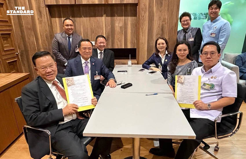 เปิดมุมคิด ‘พัฒนา พร้อมพัฒน์’ บนเก้าอี้ รมว.สาธารณสุข โอกาสจากพ่อ ที่พร้อมพิสูจน์ตัวเอง 2