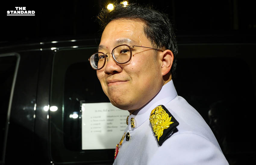 เปิดมุมคิด ‘พัฒนา พร้อมพัฒน์’ บนเก้าอี้ รมว.สาธารณสุข โอกาสจากพ่อ ที่พร้อมพิสูจน์ตัวเอง 4