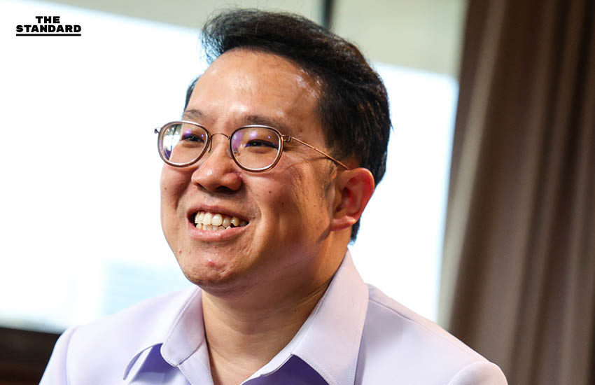 เปิดมุมคิด ‘พัฒนา พร้อมพัฒน์’ บนเก้าอี้ รมว.สาธารณสุข โอกาสจากพ่อ ที่พร้อมพิสูจน์ตัวเอง 6