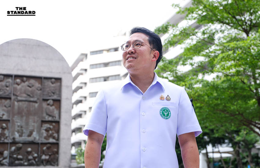 เปิดมุมคิด ‘พัฒนา พร้อมพัฒน์’ บนเก้าอี้ รมว.สาธารณสุข โอกาสจากพ่อ ที่พร้อมพิสูจน์ตัวเอง 8