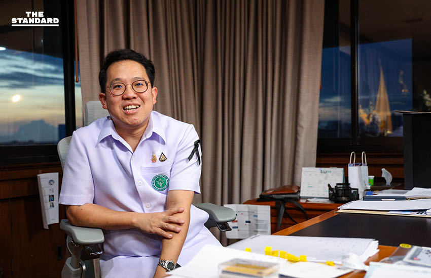 เปิดมุมคิด ‘พัฒนา พร้อมพัฒน์’ บนเก้าอี้ รมว.สาธารณสุข โอกาสจากพ่อ ที่พร้อมพิสูจน์ตัวเอง 9