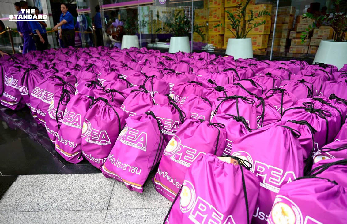 PEA จัดถุงยังชีพช่วยเหลือผู้ประสบภัยน้ำท่วมในพื้นที่ภาคใต้ [PR NEWS] *(Note: Based on the specific rule add a space before proper nouns that follow a verb, no changes are needed in this headline. PEA is a proper noun but is the subject. ภาคใต้ is a proper noun, but it follows the common noun พื้นที่ rather than directly following a verb.)* 10