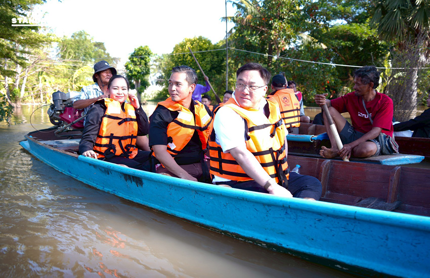 เพื่อไทยลงพื้นที่น้ำท่วม อยุธยา มอบถุงยังชีพประชาชน แนะ รัฐบาล ควรบริหารประตูระบายน้ำด้วยวิทยาศาสตร์ 2