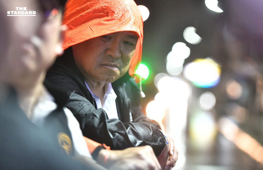 นายกฯ ลงพื้นที่ หาดใหญ่ รอบ 2 ลุยศูนย์พักพิง-ทำอาหารแจกประชาชน ย้ำสถานการณ์คลี่คลาย ครม. อนุมัติเงินเยียวยา 9,000 บาทต่อครอบครัว 2