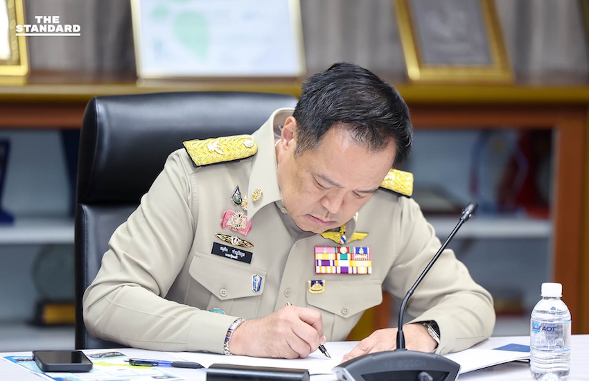 นายกฯ ถึง หาดใหญ่ เรียกหน่วยงานถกด่วน ฟังเสียงสะท้อนน้ำท่วมใต้ คนในพื้นที่ร้องขอเรือ-รถทหาร ช่วยอพยพประชาชน 6